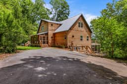 Private Luxury Cabin | Hot Tub | Sauna | Sleeps 13 - Image 5