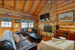 Near Toccoa River • Hot Tub • Fire Pit • Gameroom - Holiday Home - Image 3