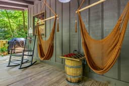 Creekfront Escape •Firepit •Hiking • Pet Friendly - Image 4