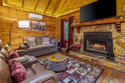 Creekfront Escape •Firepit •Hiking • Pet Friendly - Image 2