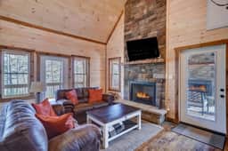 Secluded• Hot Tub • Game Room • Fire pit - Image 3
