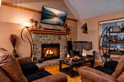 Cozy Cabin • Hot Tub • 5 Min to Winery• Fire pit - Image 5