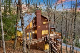 Mountain Views + Fire pit | 10 Min to BR/Yoga Room - Holiday Home - Image 3