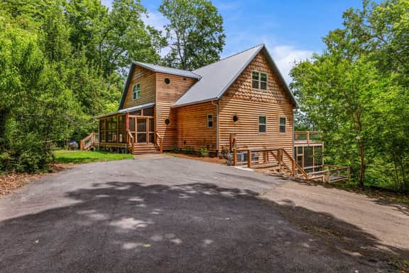 Private Luxury Cabin | Hot Tub | Sauna | Sleeps 13 - Image 5