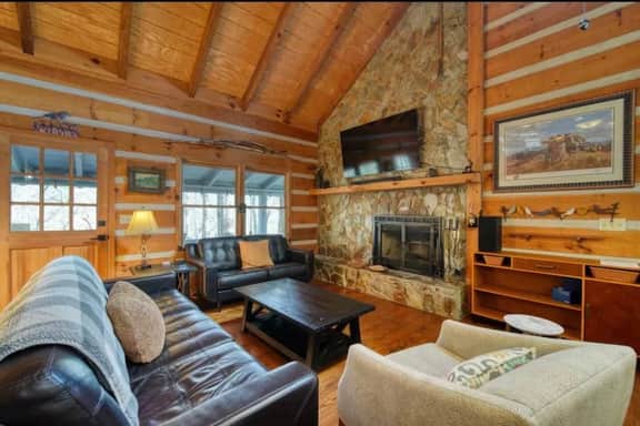 Near Toccoa River • Hot Tub • Fire Pit • Gameroom - Holiday Home - Image 3