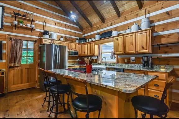 Near Toccoa River • Hot Tub • Fire Pit • Gameroom - Holiday Home - Image 4