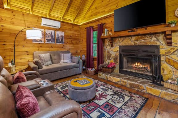 Creekfront Escape •Firepit •Hiking • Pet Friendly - Image 2