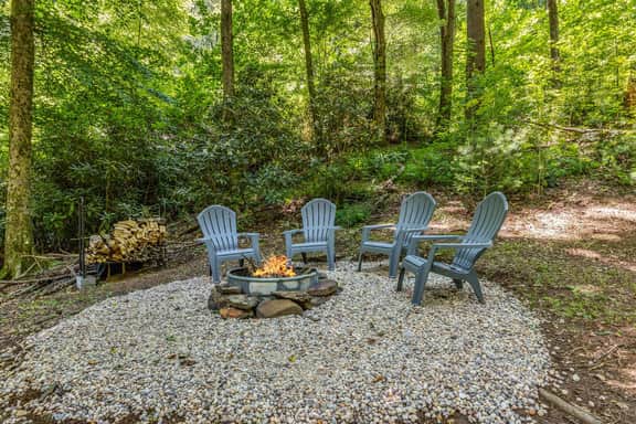 Creekfront Escape •Firepit •Hiking • Pet Friendly - Image 3