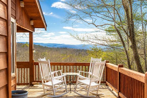 Mountain Views + Fire pit | 10 Min to BR/Yoga Room - Holiday Home - Image 2
