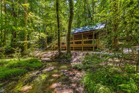 Creekfront Escape •Firepit •Hiking • Pet Friendly - Image 1