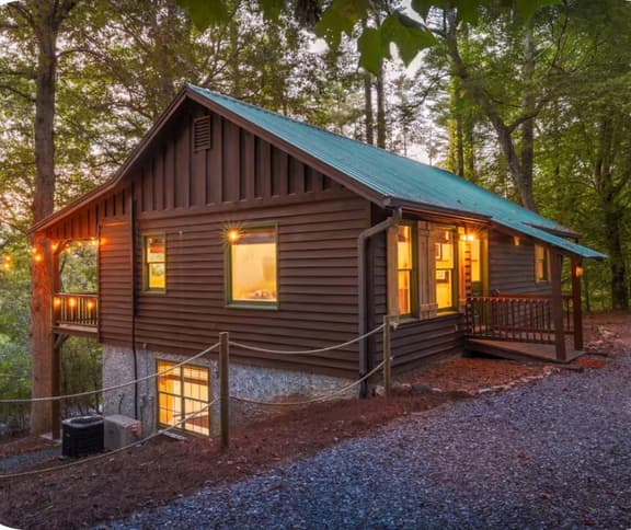 Game room + Hot Tub| 10 min to Downtown Blue Ridge - Image 1
